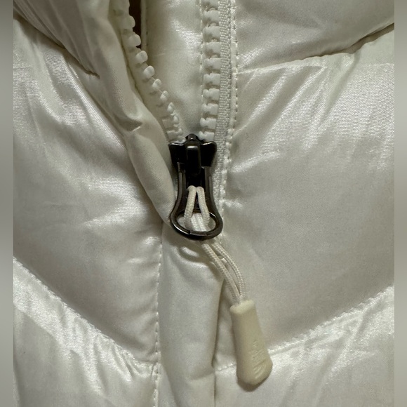 The North Face—Quilted Puffer Vest 550, Winter White, Satiny Shine, S, Zip Front - Picture 4 of 14